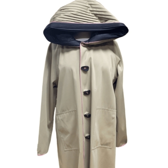 NEW with tags Ubu reversible rain jacket black and neutral with pink accents - Picture 3 of 16